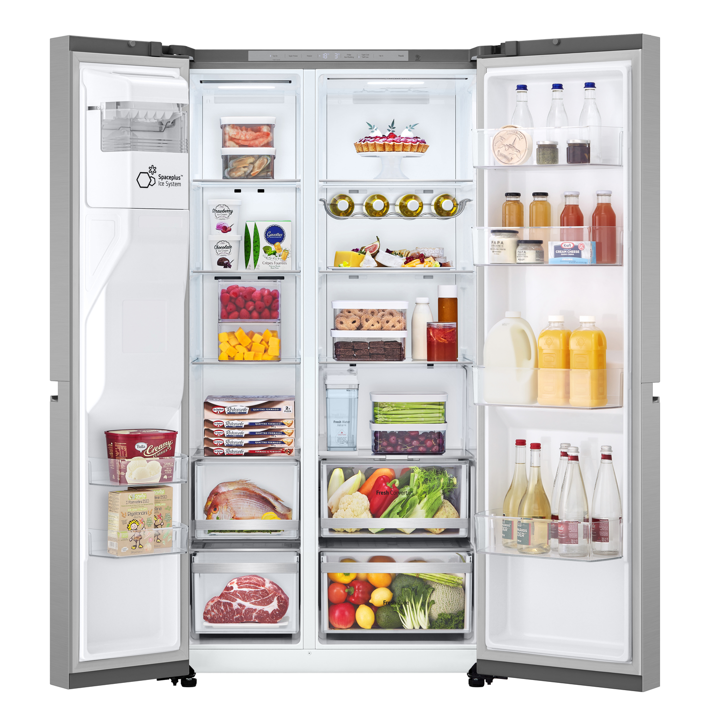 Un réfrigérateur à double porte rempli d'aliments, dont fruits, légumes et divers produits emballés.