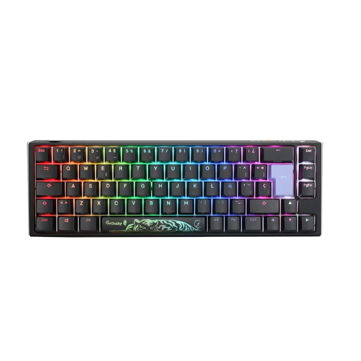 Teclado mecánico negro con teclas arcoíris. Letras y números visibles. Fondo oscuro.