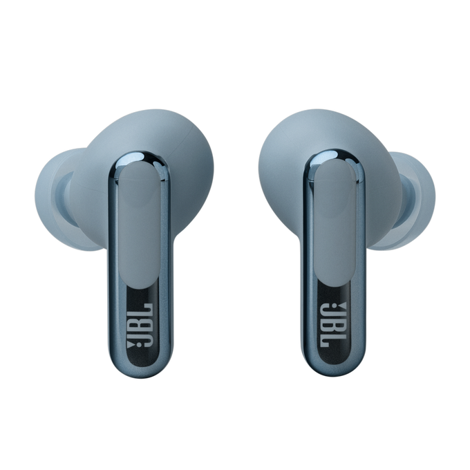 Dos auriculares JBL azules sobre un fondo negro.
