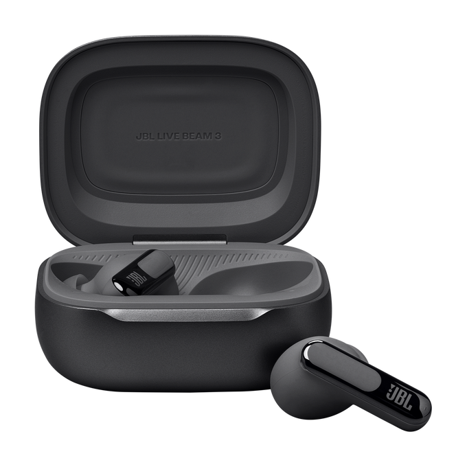 Auriculares y estuche de carga JBL Live Beam 3 negros. Un auricular está fuera del estuche abierto.