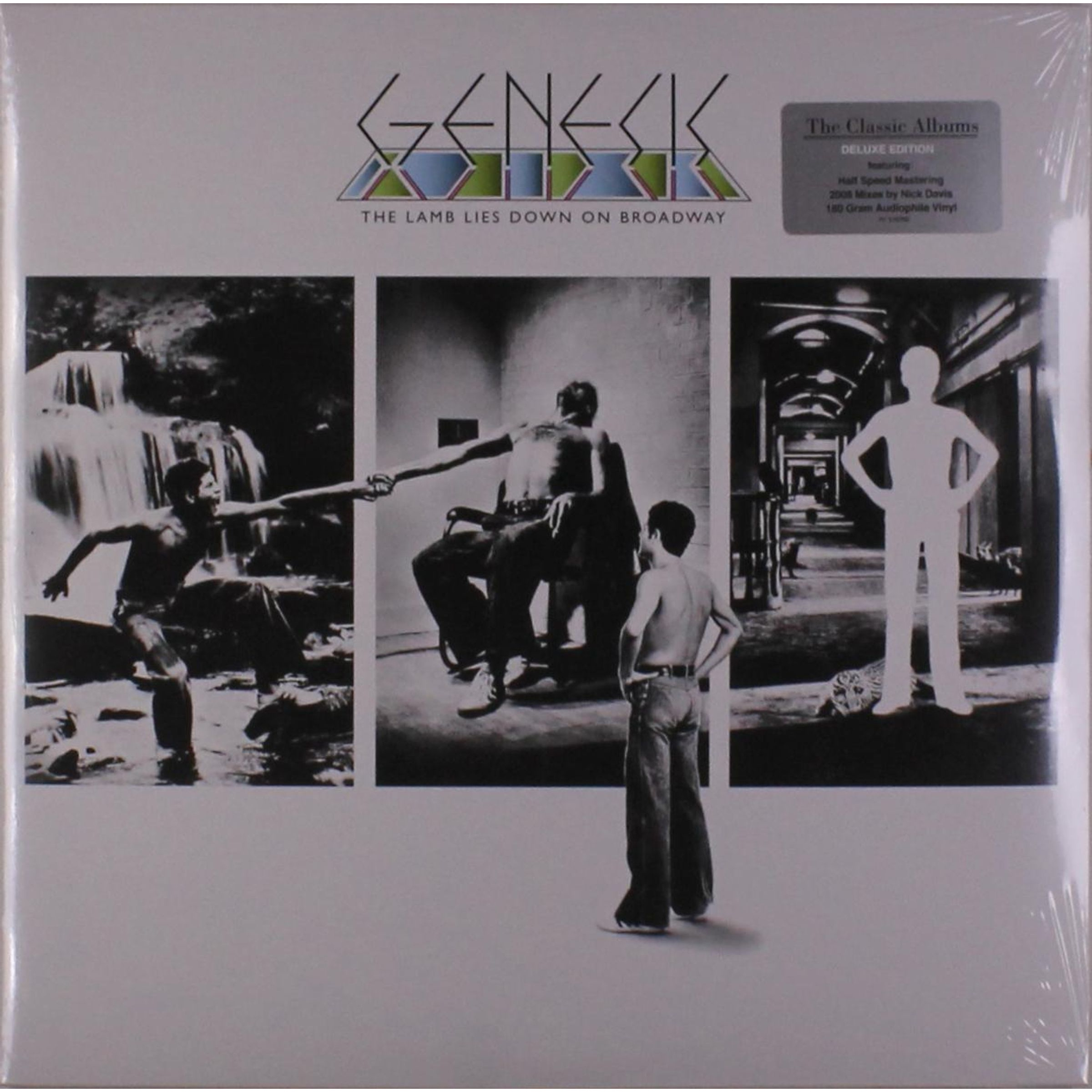 Vinyl lemezborító: Genesis - The Lamb Lies Down on Broadway. Fekete-fehér fotók, szöveg és logó.