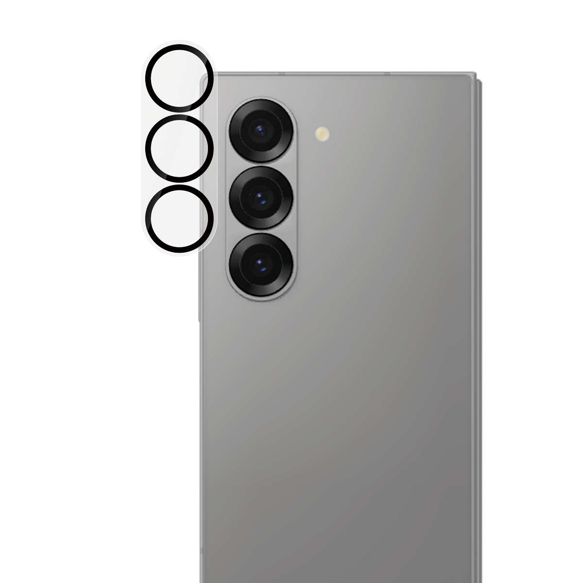 Achterkant smartphone met drie cameralenzen en lensbeschermers.