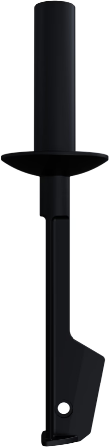 Schwarzes Küchenutensil, spatelartig, mit langem Griff und abgewinkelter Klinge, weißer Hintergrund.