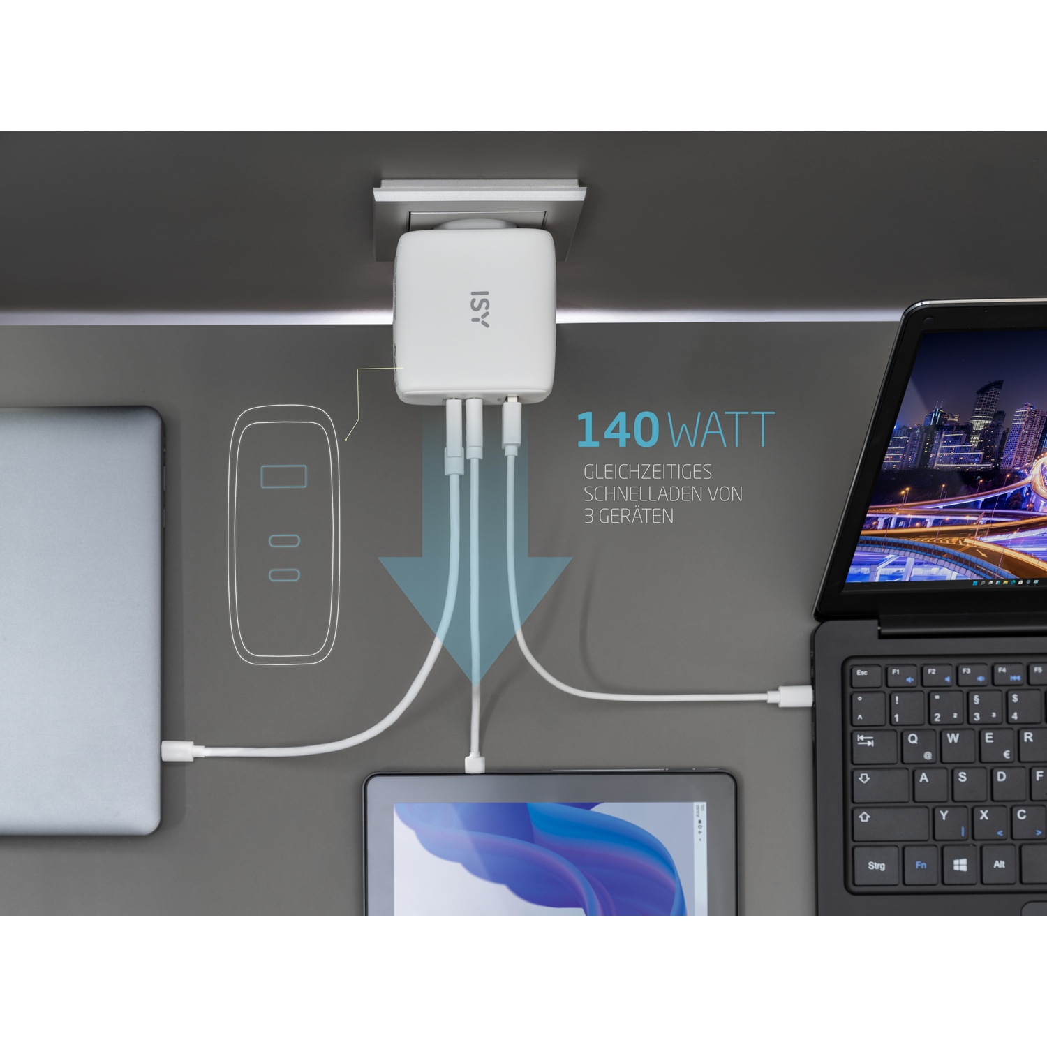 Een stekkerdoos die apparaten oplaadt: laptop, tablet, telefoon.
