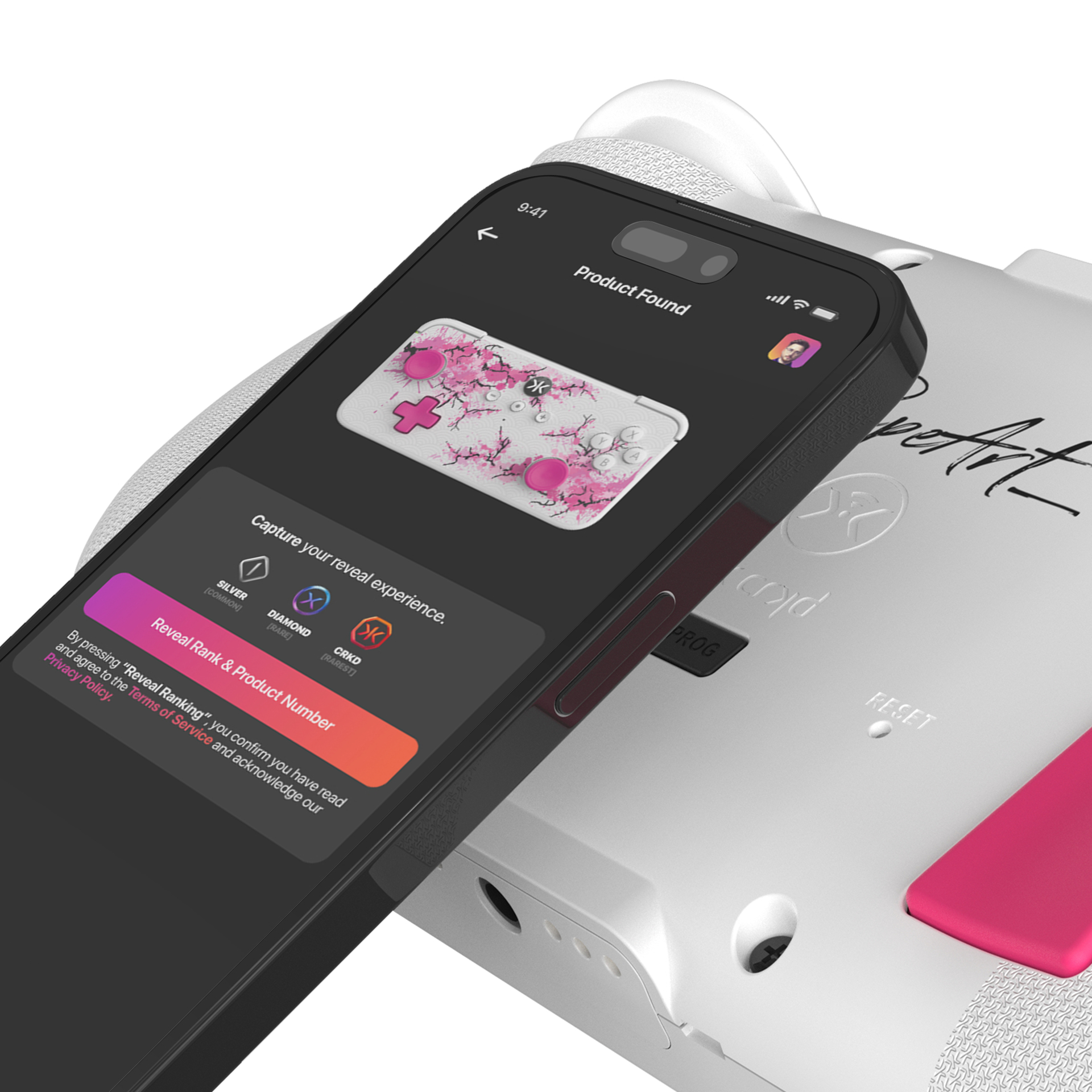 Ein Telefon zeigt ein Spiel mit angeschlossenem Controller an. Das Telefon liegt auf einem weißen und rosa Controller.
