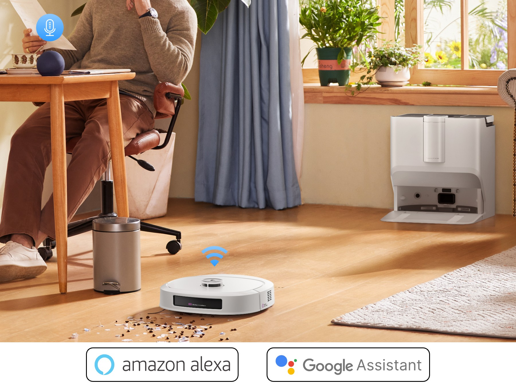 Ein Roboter-Staubsauger reinigt einen Holzboden. Zeigt eine Person, die an einem Tisch arbeitet, und ein Smart Home.