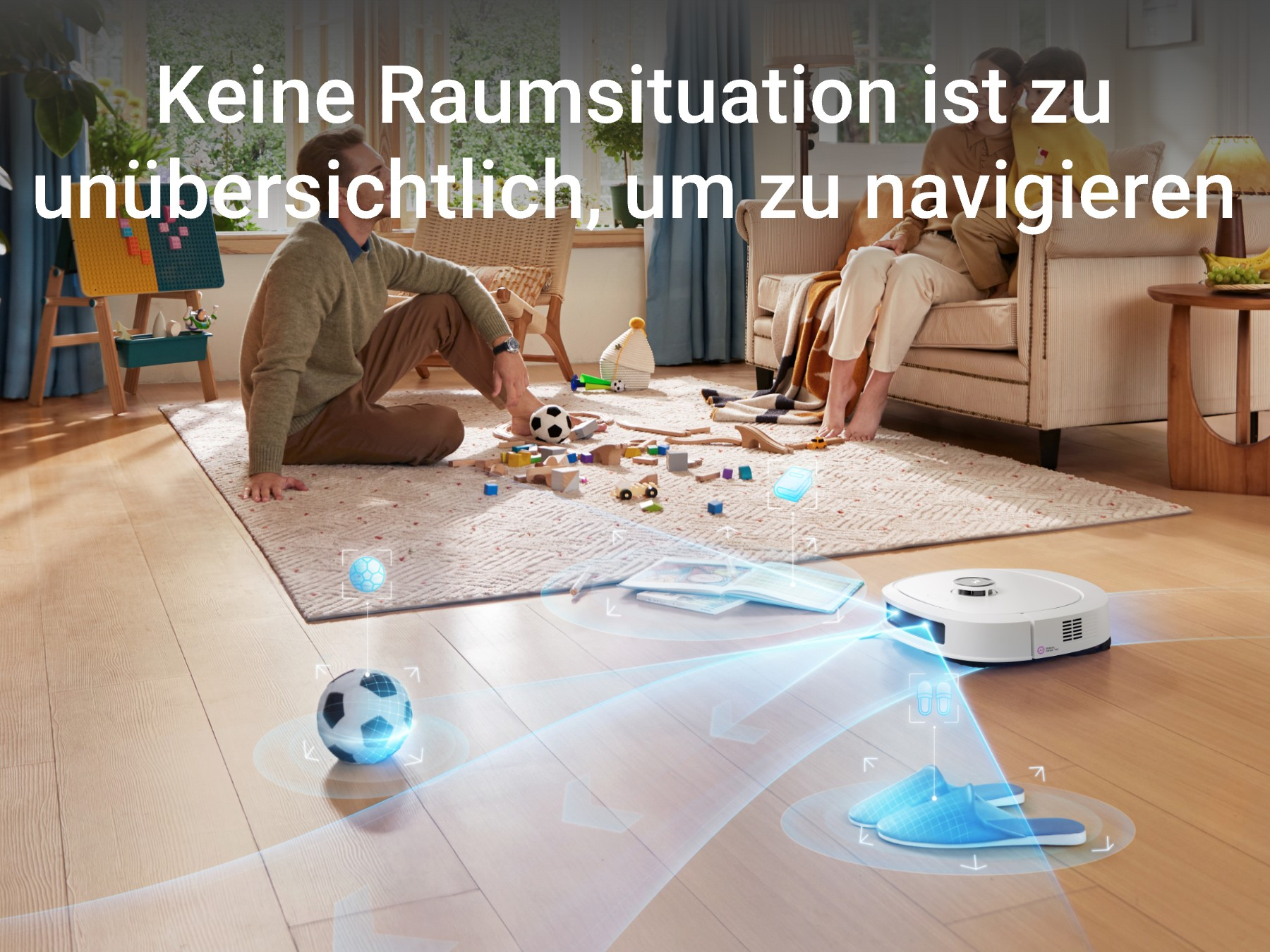 Familie im Wohnzimmer mit Roboter-Staubsauger.