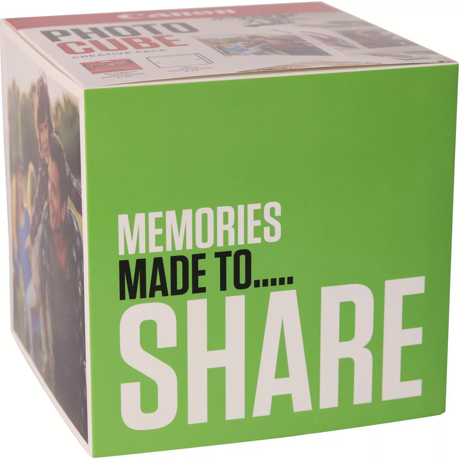 Eine grüne Photo Cube Box mit Text: Memories Made To... SHARE.
