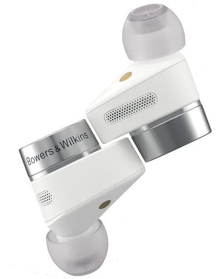 Dwa białe i srebrne słuchawki Bowers & Wilkins, ustawione pod kątem w studiu na białym tle.