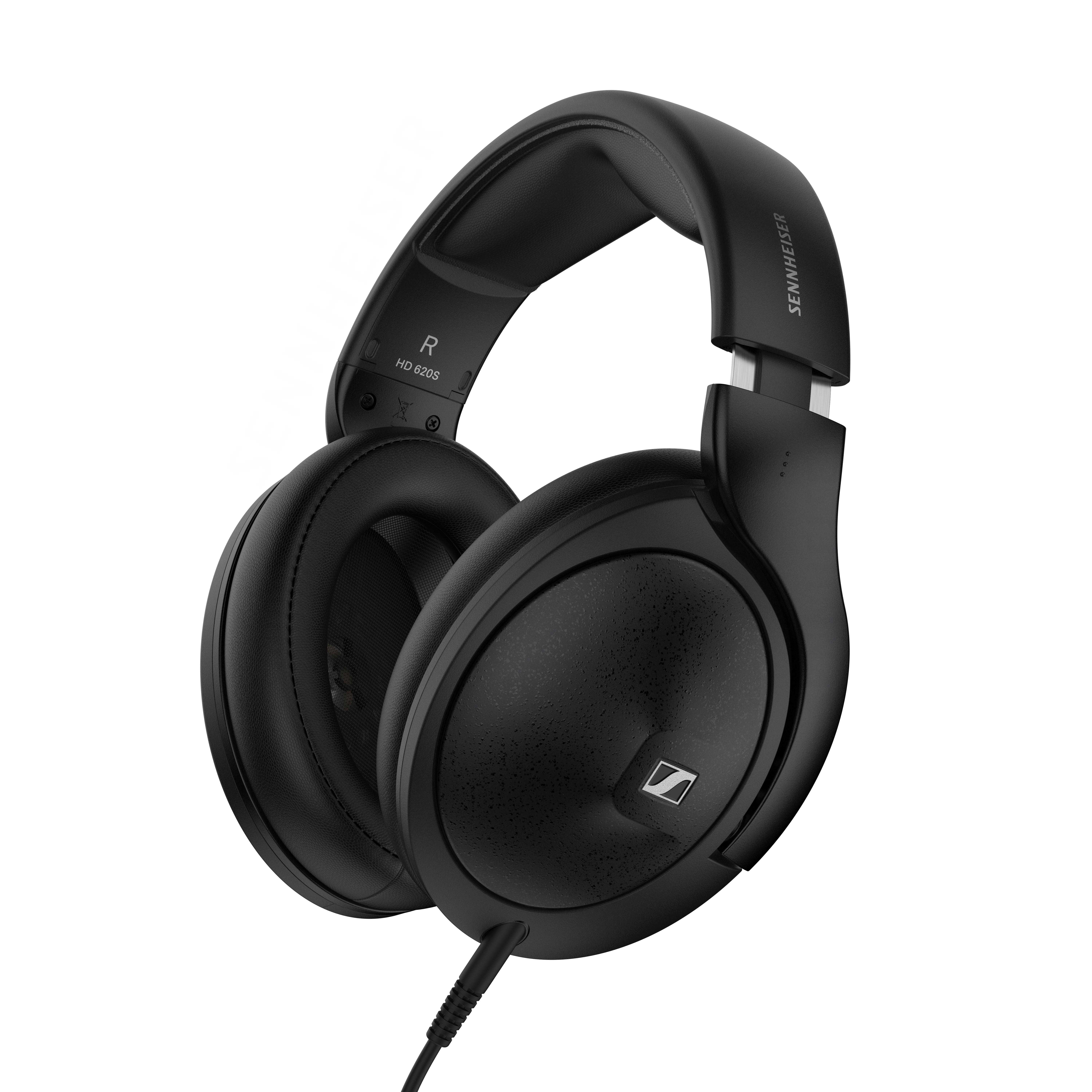 Schwarze Sennheiser HD 620S Kopfhörer. Die Kopfhörer sind Over-Ear, mit schwarzen Ohrmuscheln und einem Bügel.