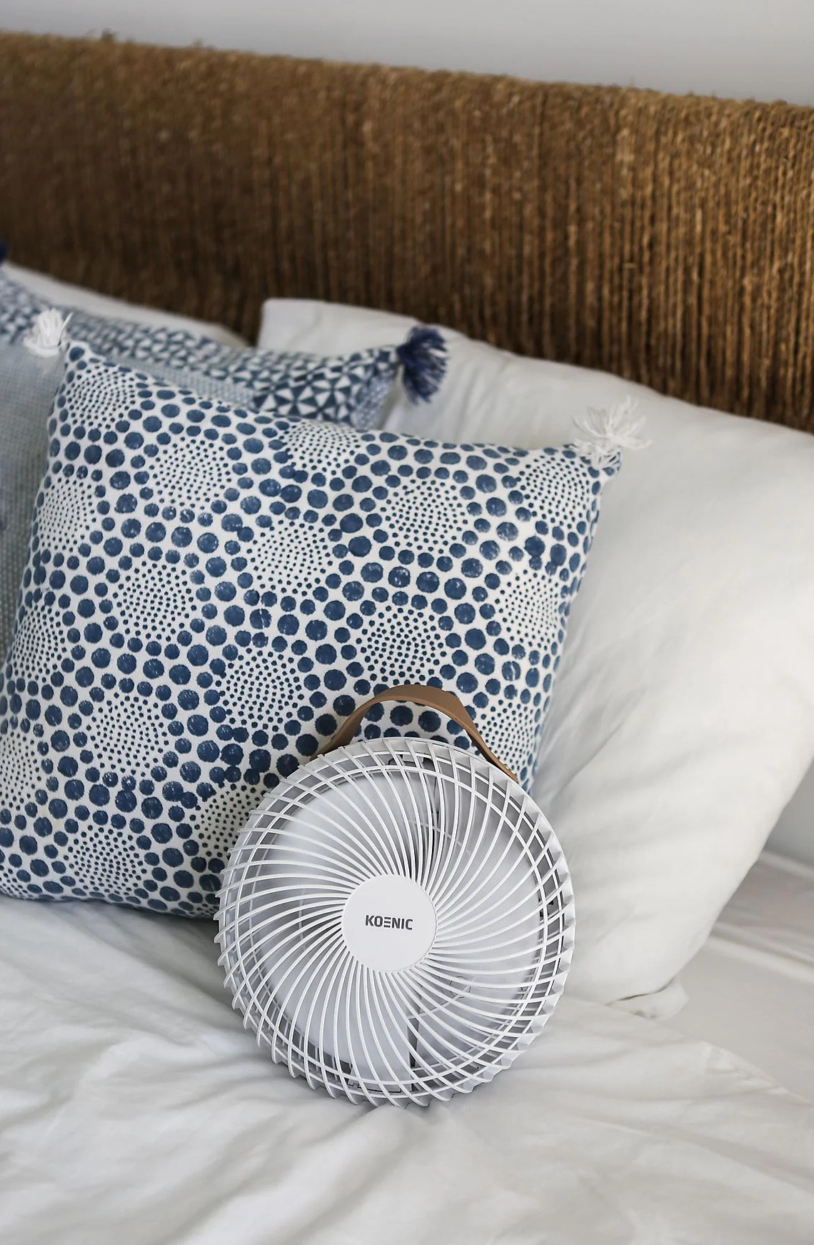 Wentylator bezprzewodowy KOENIC KTF 18422 USB EXPANDABLE TABLE FAN Biały