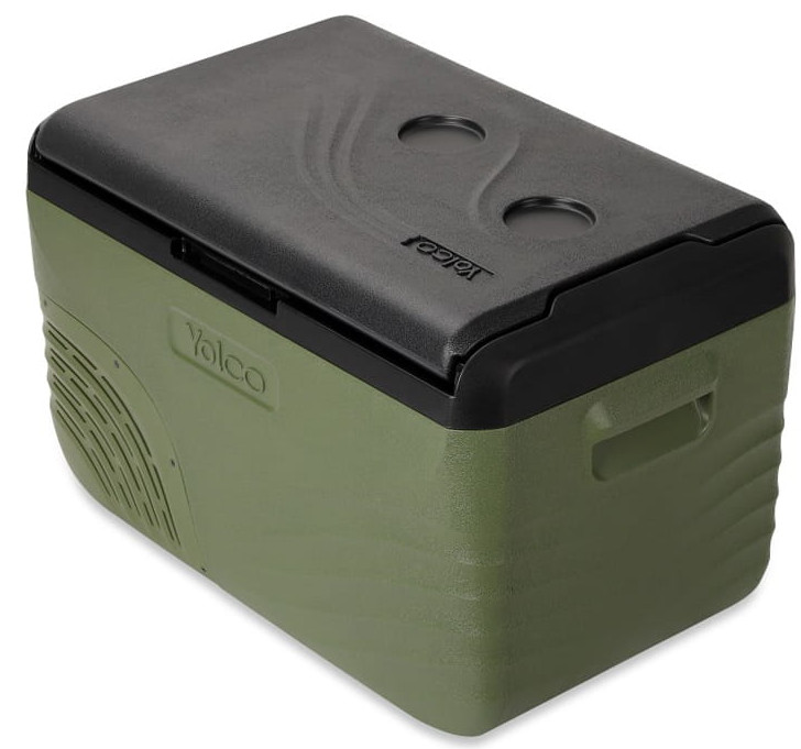 Chłodziarka w kolorze oliwkowej zieleni z czarną pokrywą i uchwytem.