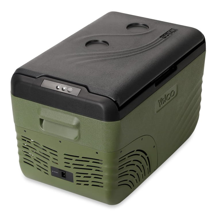 Zielona przenośna chłodziarka z czarną pokrywą.
