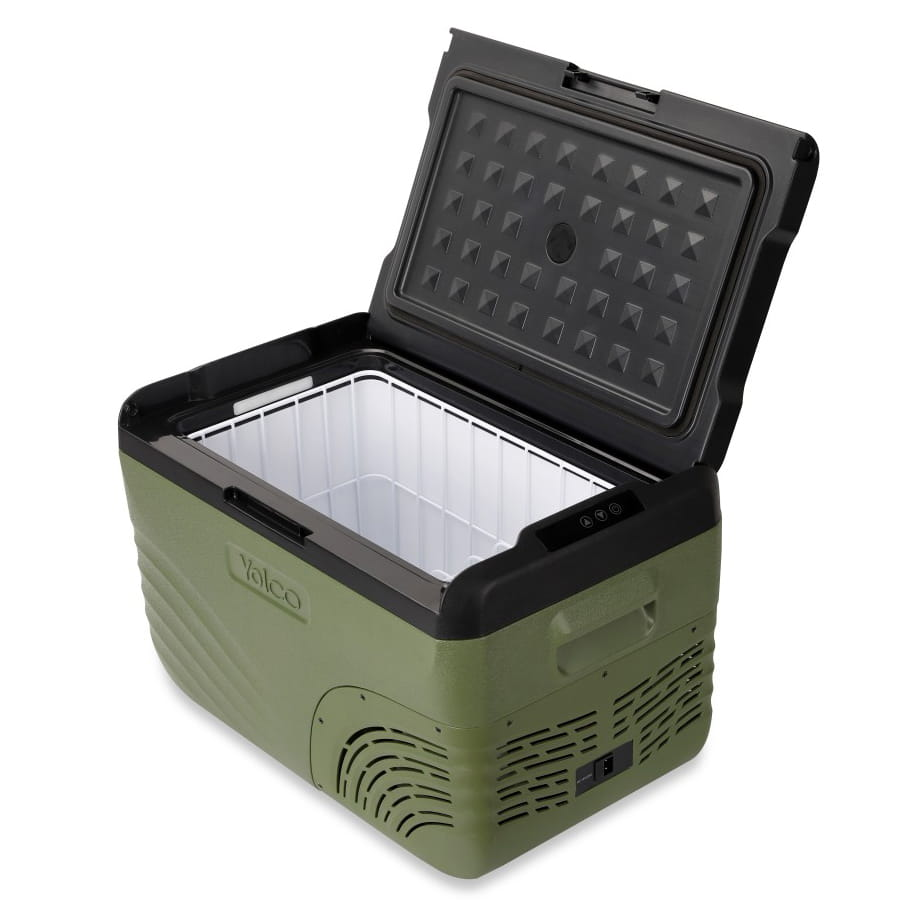 Otwarta, oliwkowo-zielona chłodziarka z czarną pokrywą. Wnętrze jest białe.