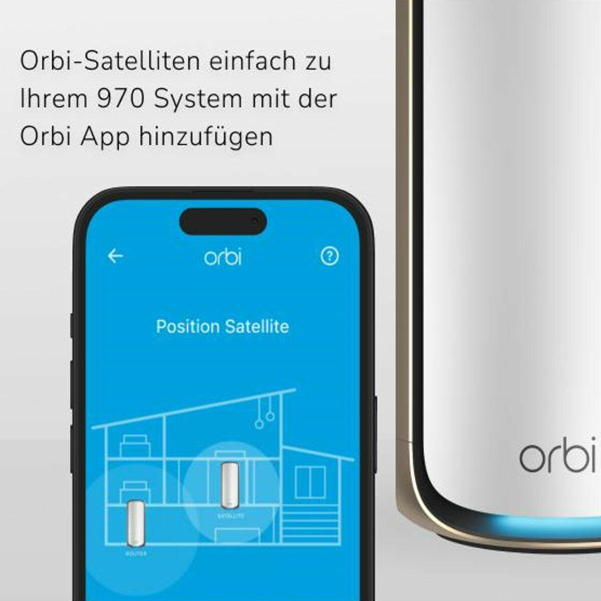 Ein Telefonbildschirm zeigt die Orbi-App mit einem Hausdiagramm, neben einem weißen Orbi-Gerät.