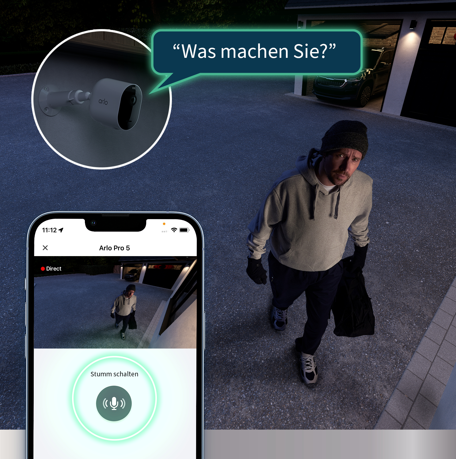 Sicherheitskamera-Ansicht auf einem Telefon, Mann im Kapuzenpullover, Kamera.