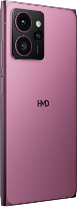 Egy rózsaszín okostelefon hátulján egy kameramodullal és az HMD logóval.