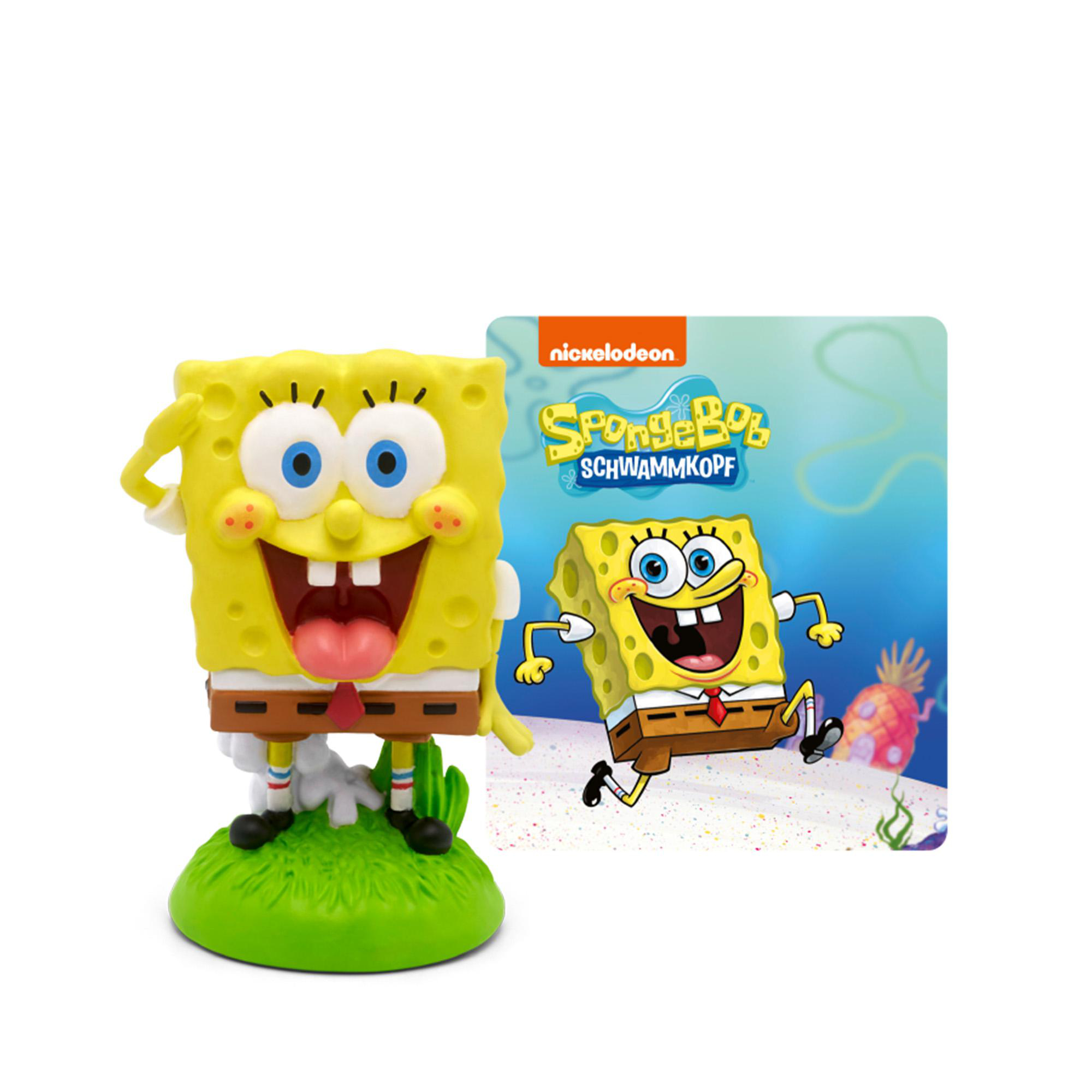 Eine SpongeBob Schwammkopf Figur auf grüner Basis, neben einem Cartoon-Bild von ihm.