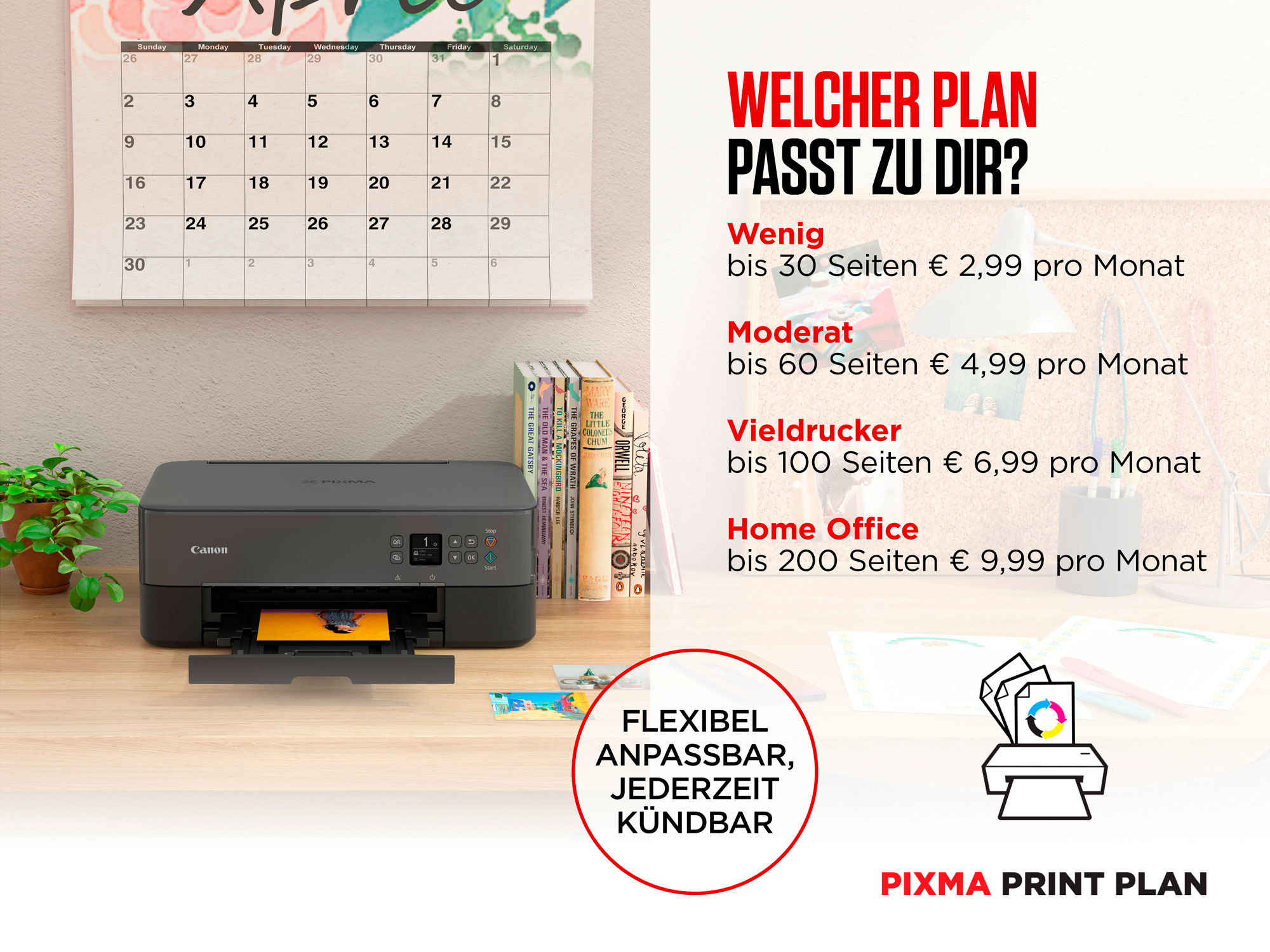 Drucker auf einem Schreibtisch mit Kalender und Text über Druckpläne.