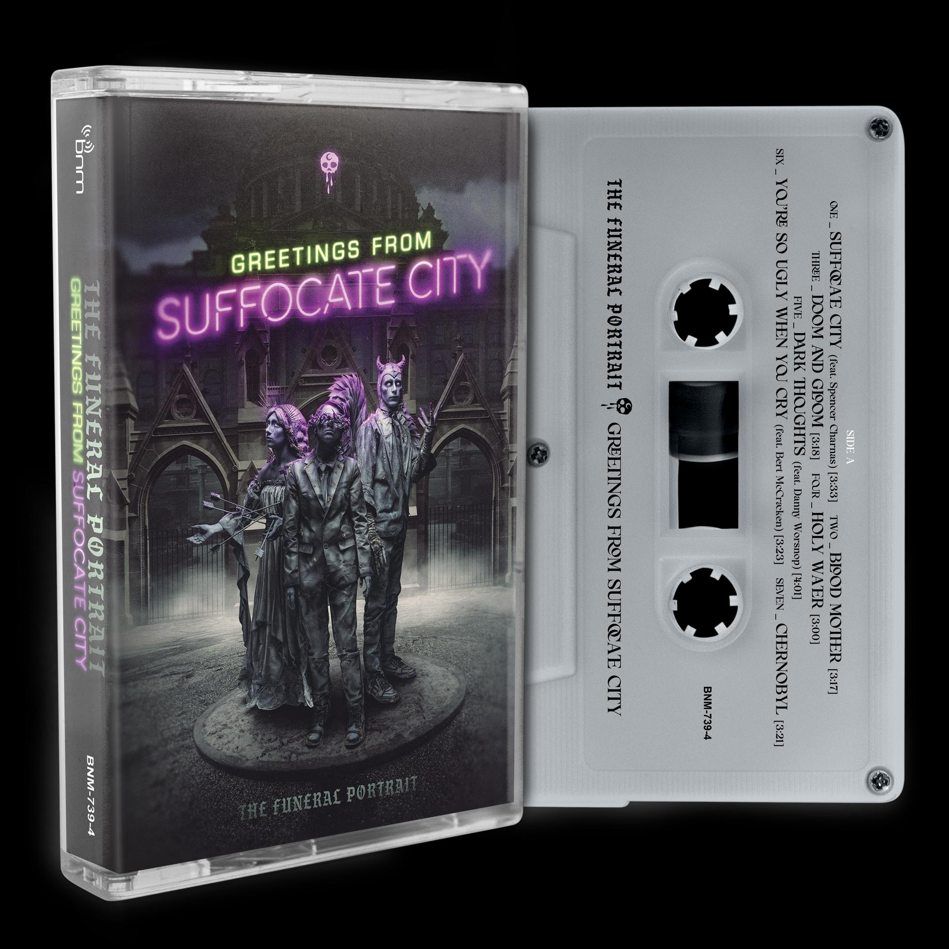 Eine Kassette mit Albumcover, das Figuren in einer dunklen Szene zeigt.