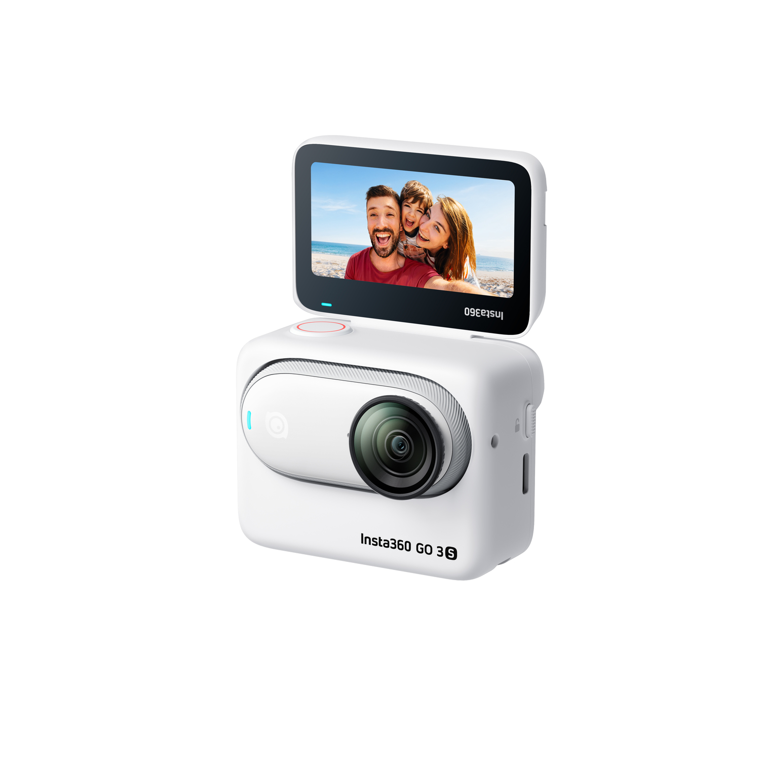 Caméra Insta360 GO 3S blanche avec écran rabattable montrant une photo de famille. En studio.