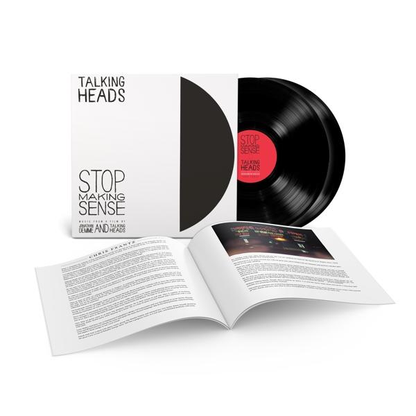 A Talking Heads "Stop Making Sense" albumának borítója. Vinillemezek, füzet és albumborító látható.