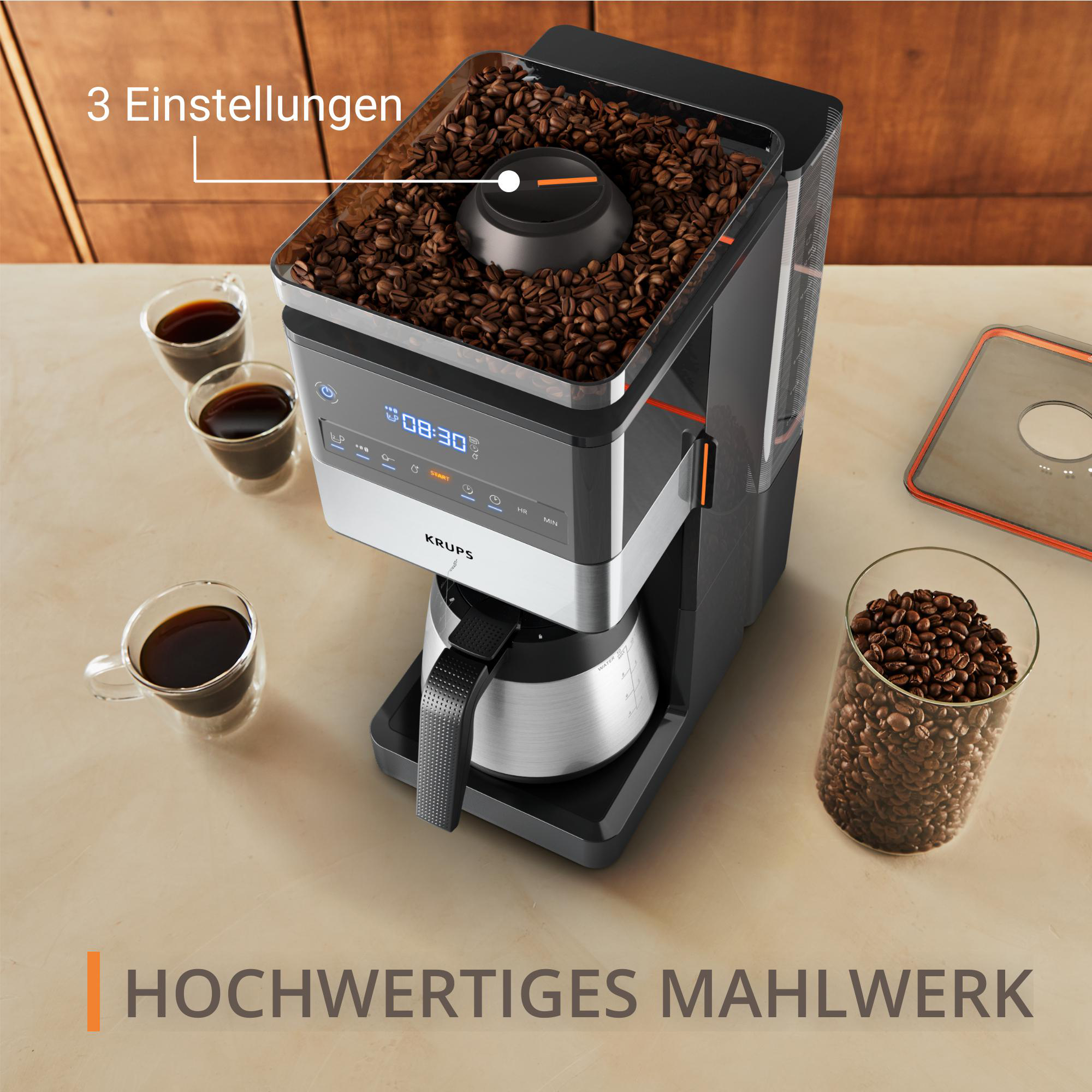 Kaffeemaschine mit Kaffeebohnen, Tassen und Text auf Deutsch, auf einem Tisch.