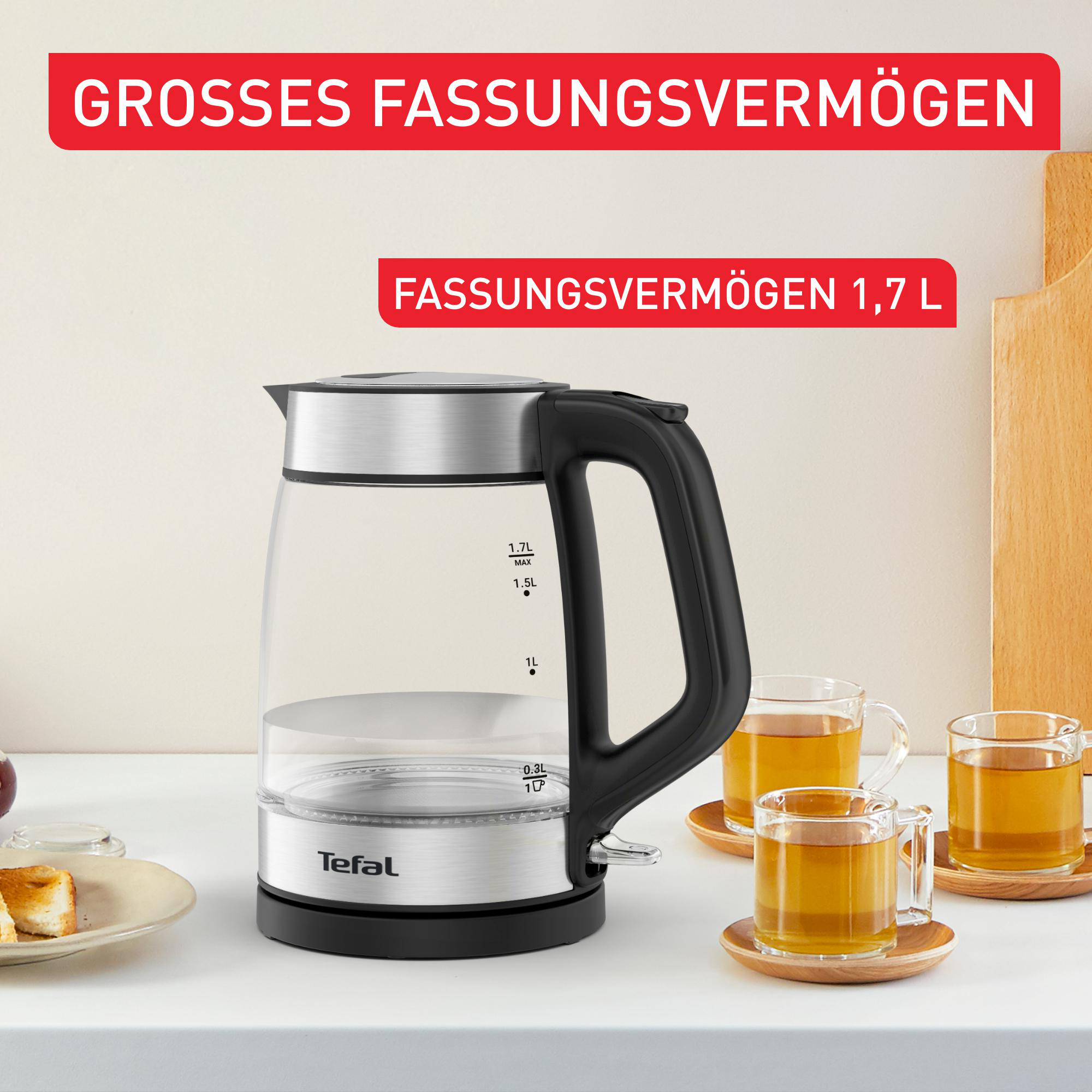 Glaskessel mit schwarzem Griff, Text zur Kapazität und Gläsern.