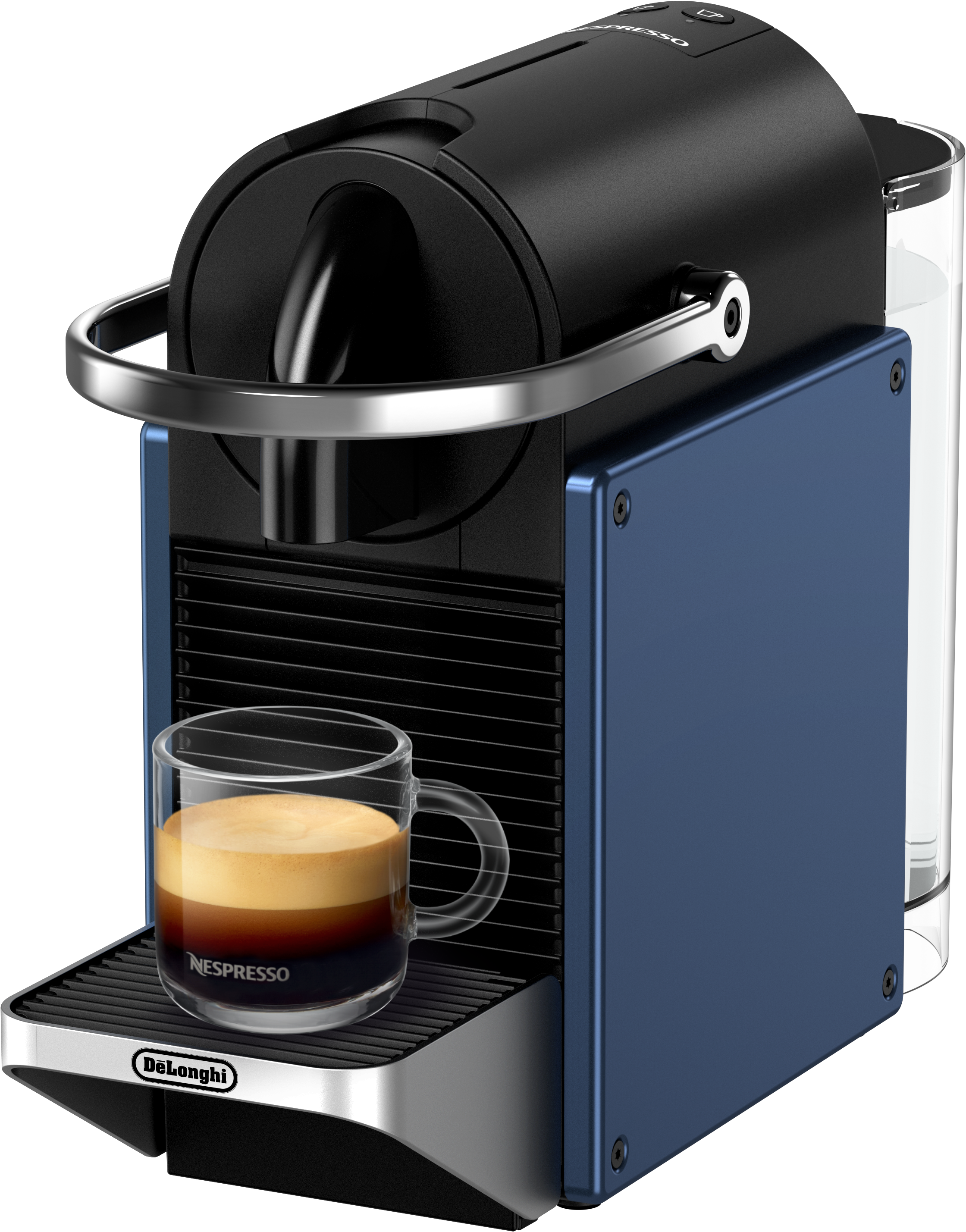 Eine blaue und schwarze Nespresso-Maschine mit einer Glastasse Espresso auf einem Tablett. Der Markenname ist sichtbar.