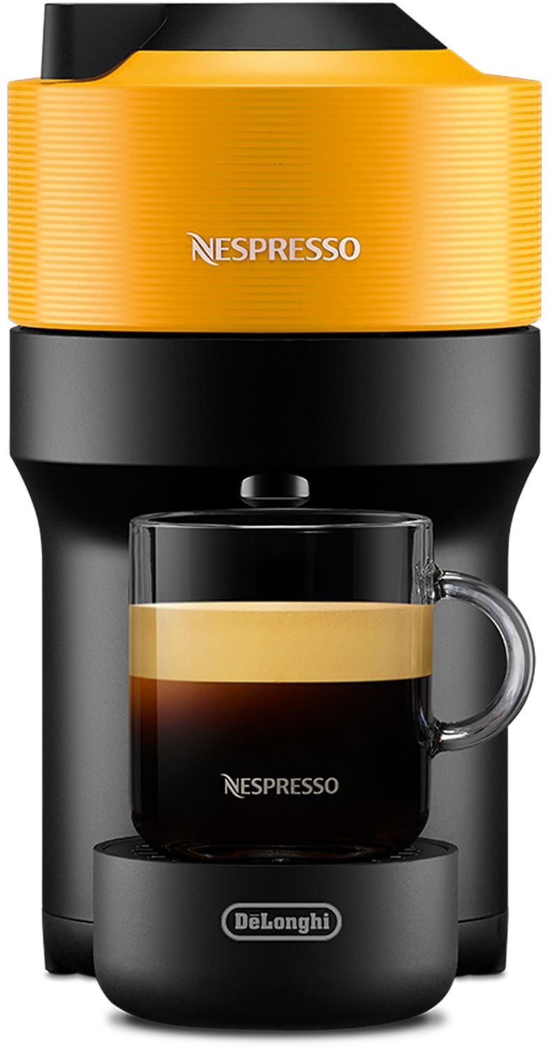 Machine Nespresso jaune et noire avec un verre de café avec de la mousse.