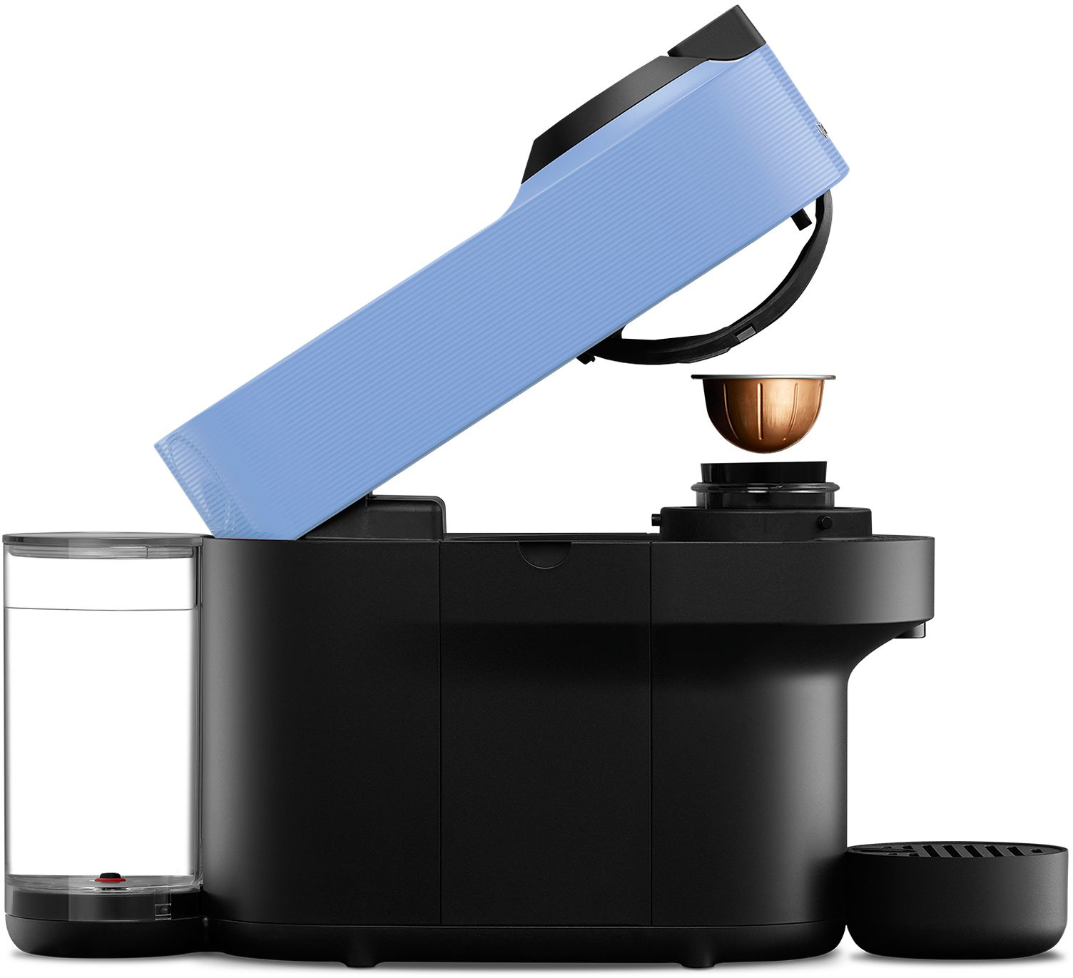 Une machine à café Nespresso noire et bleue avec le dessus ouvert, et une dosette de café insérée.