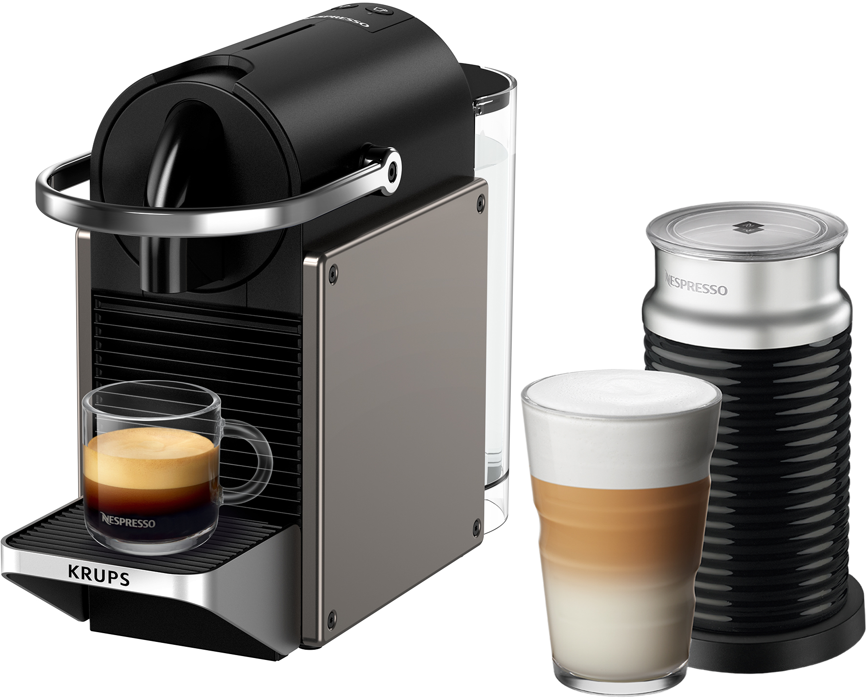Una macchina da caffè Nespresso con un bicchiere di espresso e un latte in un bicchiere. Un montalatte è sulla destra.