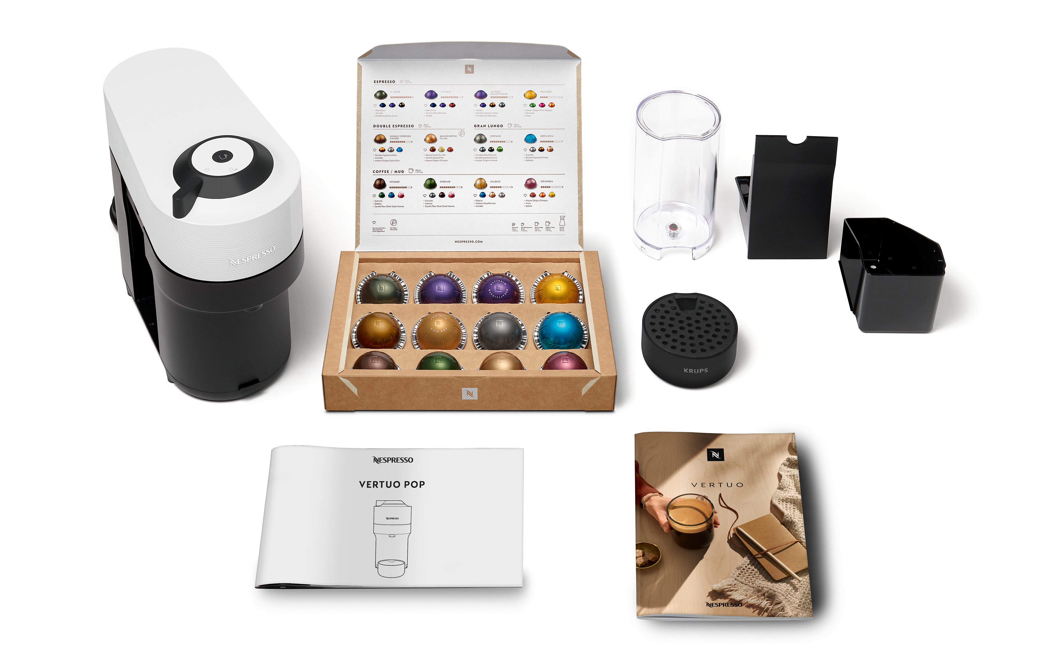 Un set di macchine da caffè Nespresso Vertuo Pop con capsule, manuale e accessori.