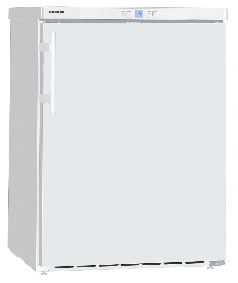 Ein weißer Kühlschrank mit einem einzelnen Griff, isoliert auf weißem Hintergrund.
