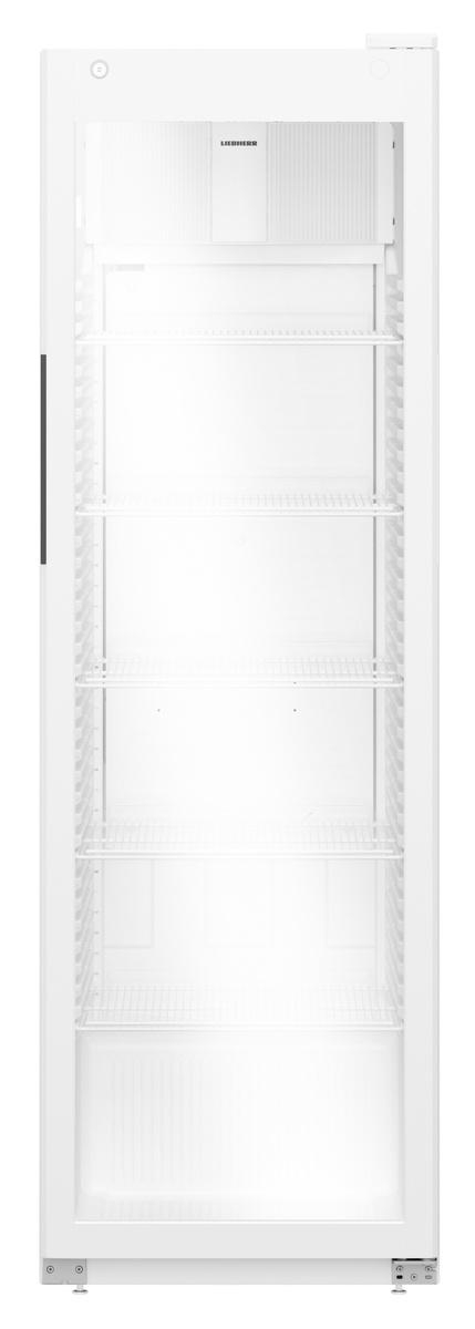 Ein weißer Kühlschrank mit Glastür und Regalen im Inneren. Der Kühlschrank ist leer.