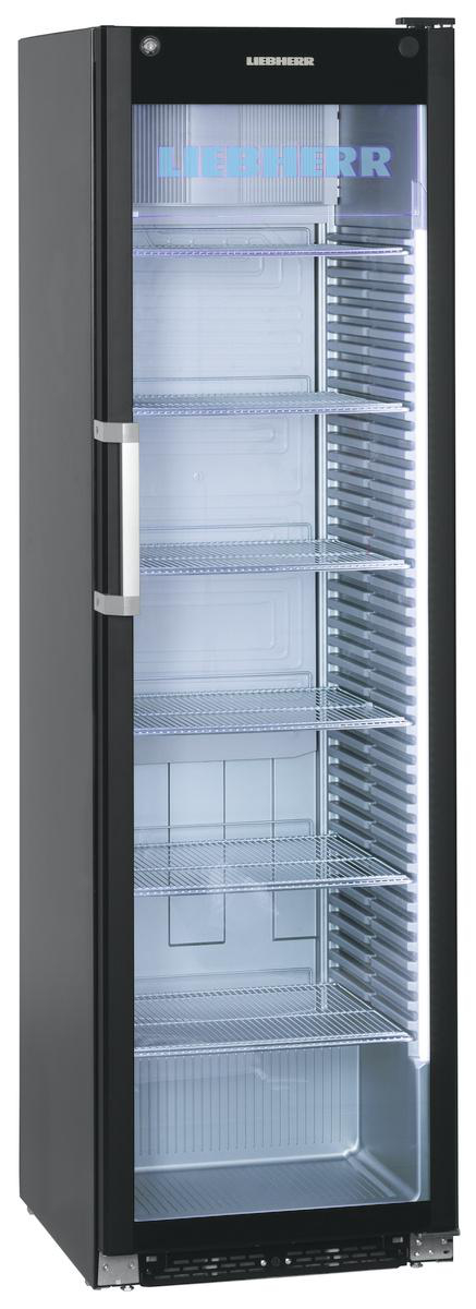 Hoher schwarzer Liebherr-Kühlschrank mit Glastür und Regalen.