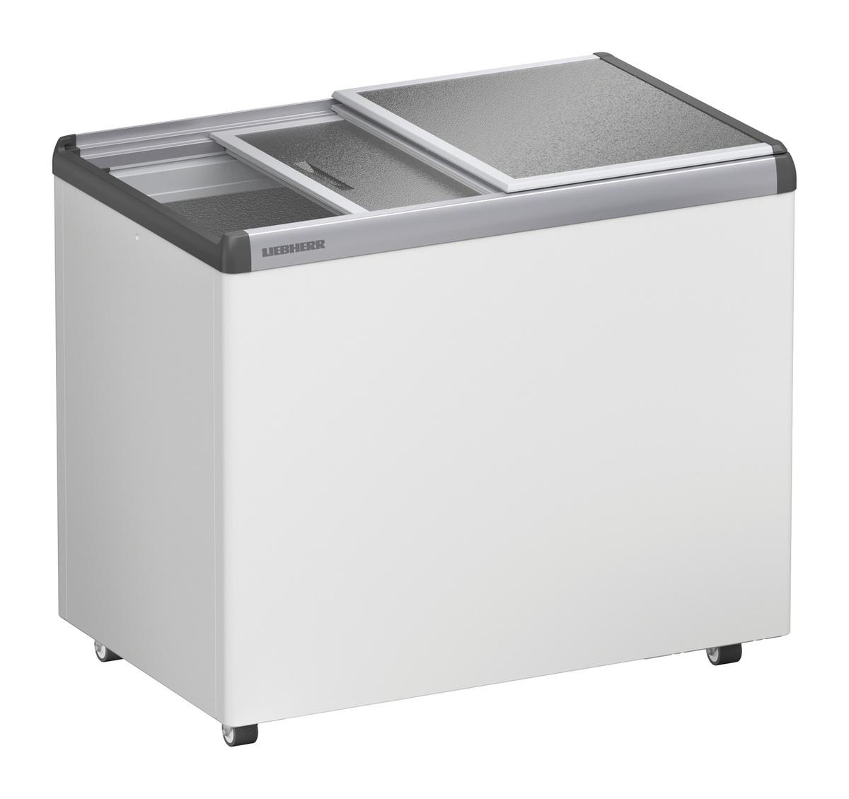 Ein weißer Liebherr-Gefrierschrank mit zwei transparenten Deckeln. Er hat Räder.