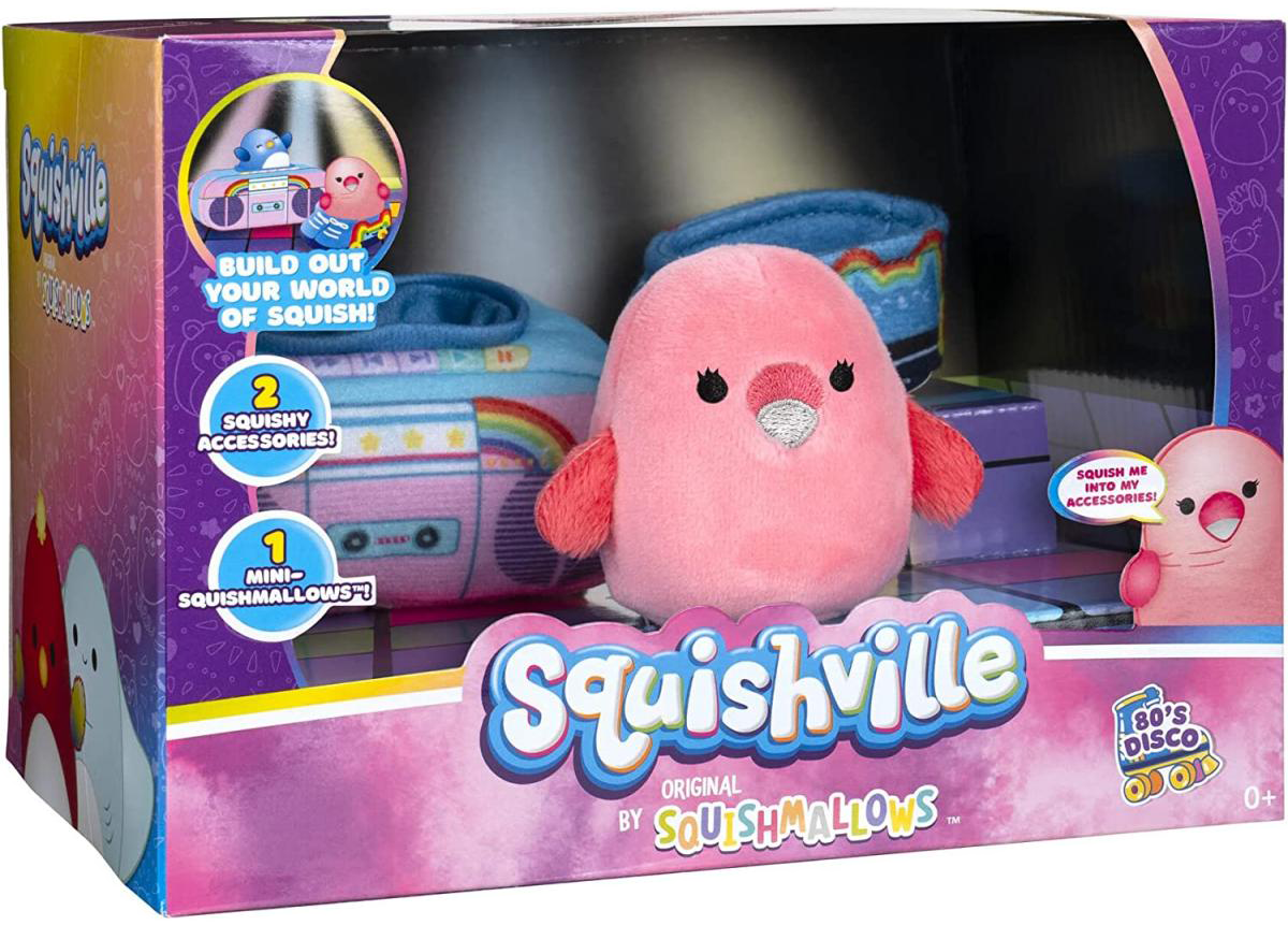 Egy Squishville dobozkészlet egy rózsaszín madár plüssfigurával, egy boombox-szal és egy szivárvánnyal.