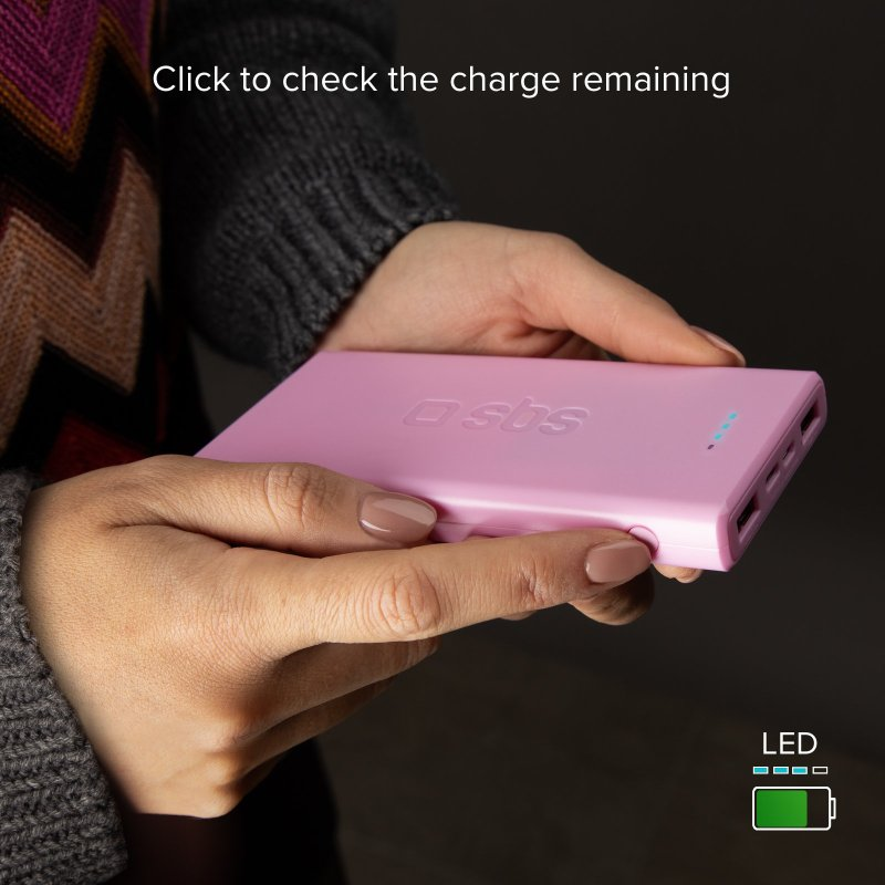 Hände halten eine rosa Powerbank. Text: Klicken, um die verbleibende Ladung zu überprüfen. LED-Anzeige.