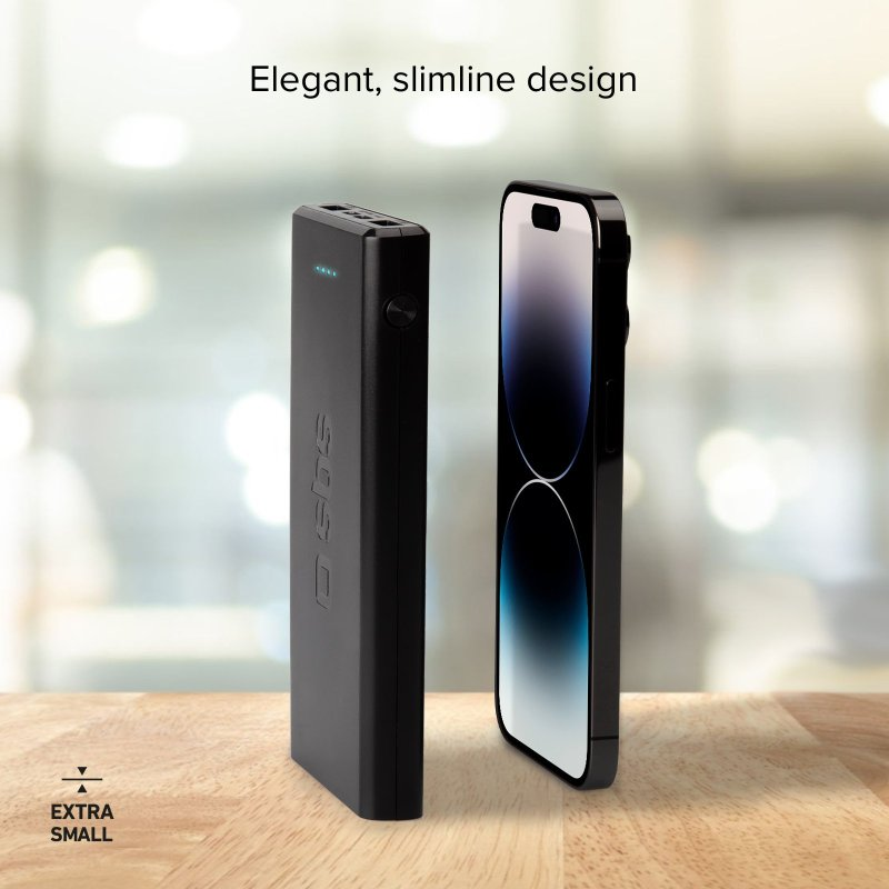 Schwarze Powerbank und Telefon nebeneinander auf Holzoberfläche.