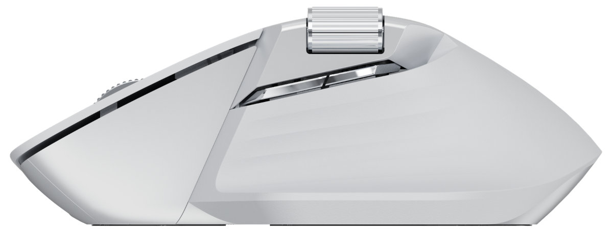 Biała mysz ze srebrnym kółkiem przewijania i przyciskami na białym tle.