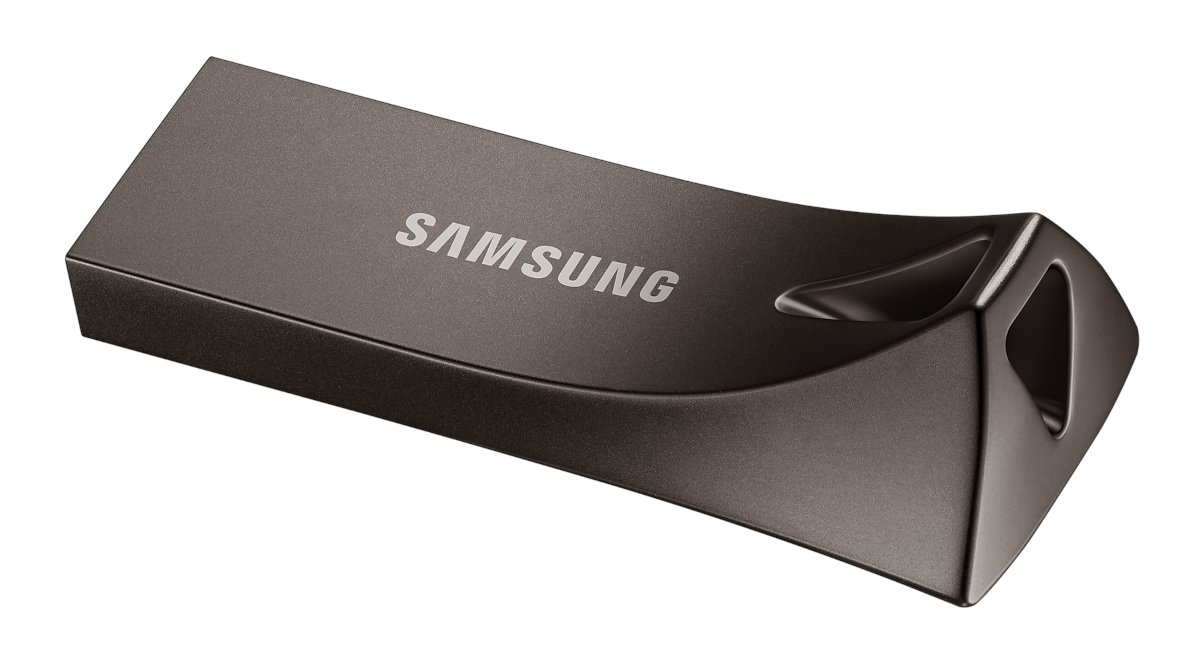 Widok z boku ciemnoszarego dysku flash USB SAMSUNG z widoczną nazwą marki.