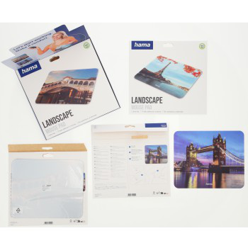 Wiele podkładek pod mysz w opakowaniu, z motywami Londynu i Paryża.