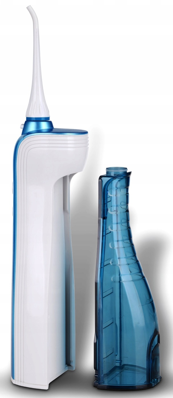 Biało-niebieski irygator do jamy ustnej z oddzielnym, przezroczystym niebieskim zbiornikiem wody.