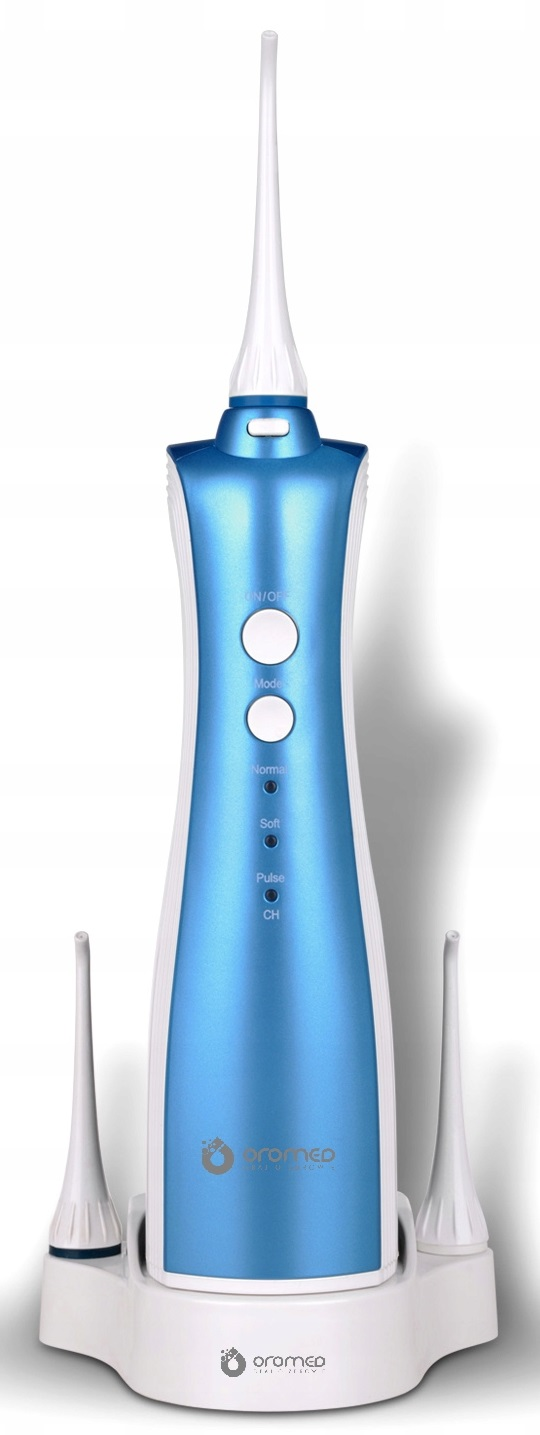 Niebiesko-biały irygator elektryczny z dwiema końcówkami, na podstawie ładującej.