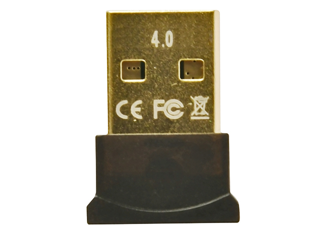Egy USB-adapter '4.0' felirattal és egyéb szöveggel.