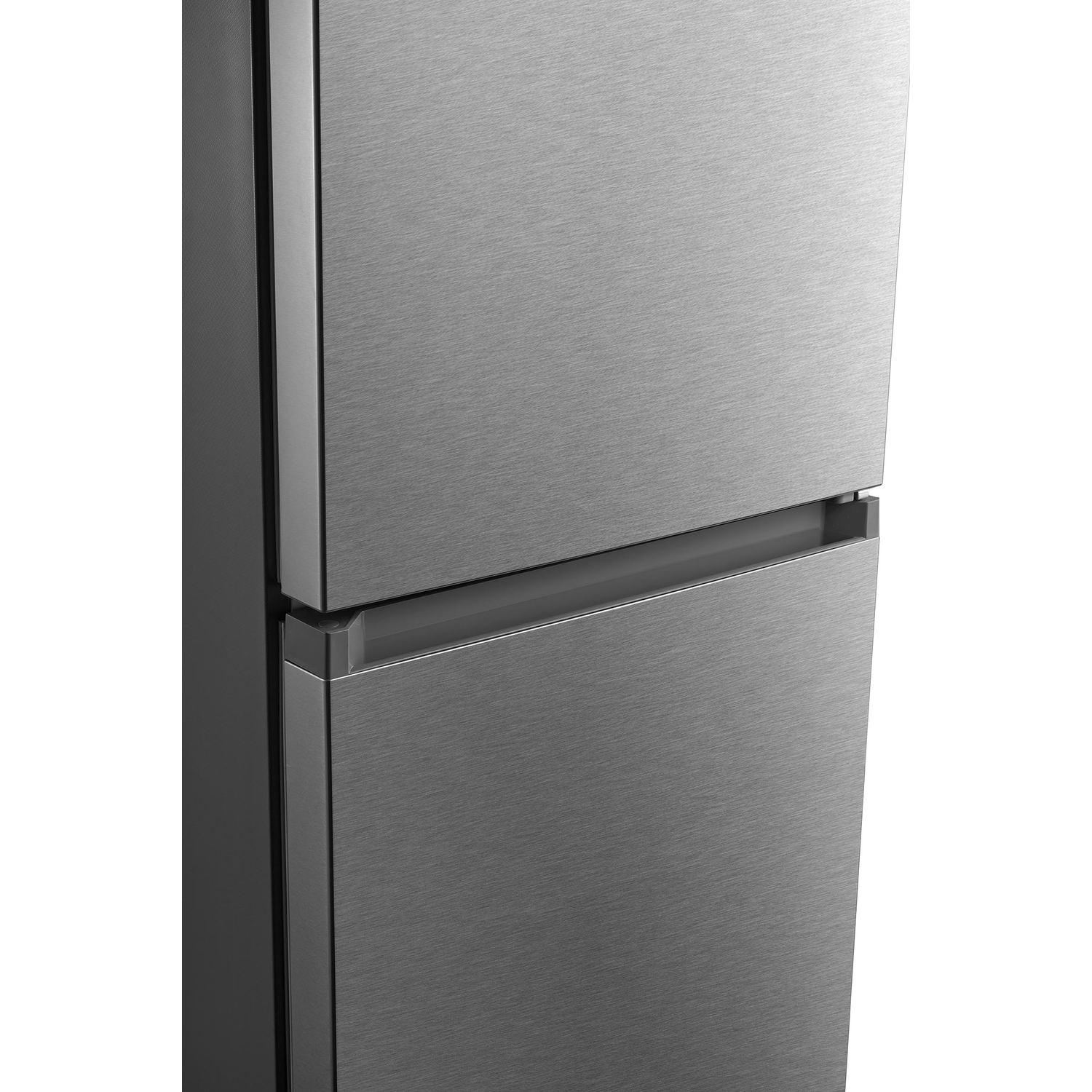 Close-up van een grijze koelkastdeur. De deur heeft een geborstelde metalen afwerking.