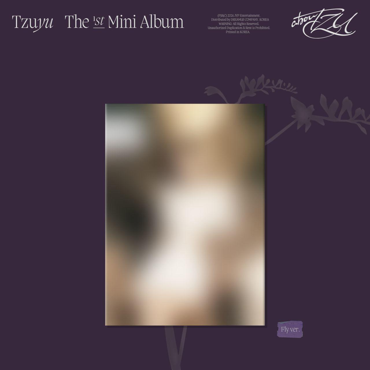 Albumcover. Lila Hintergrund, verschwommenes Bild einer Person, Text in Weiß. Das Album ist von TzuYu.