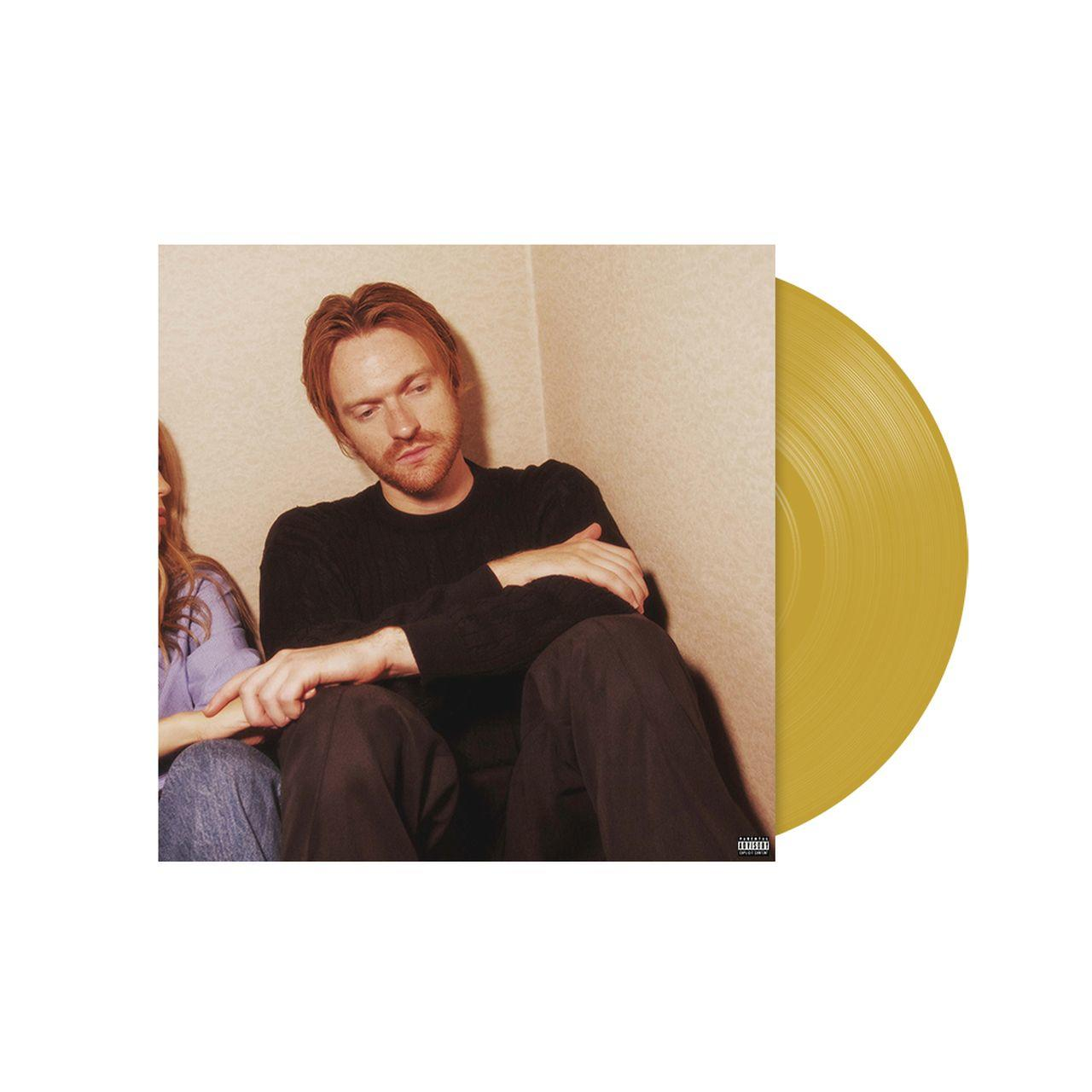 Ein Albumcover mit einem sitzenden Mann, daneben eine Schallplatte.