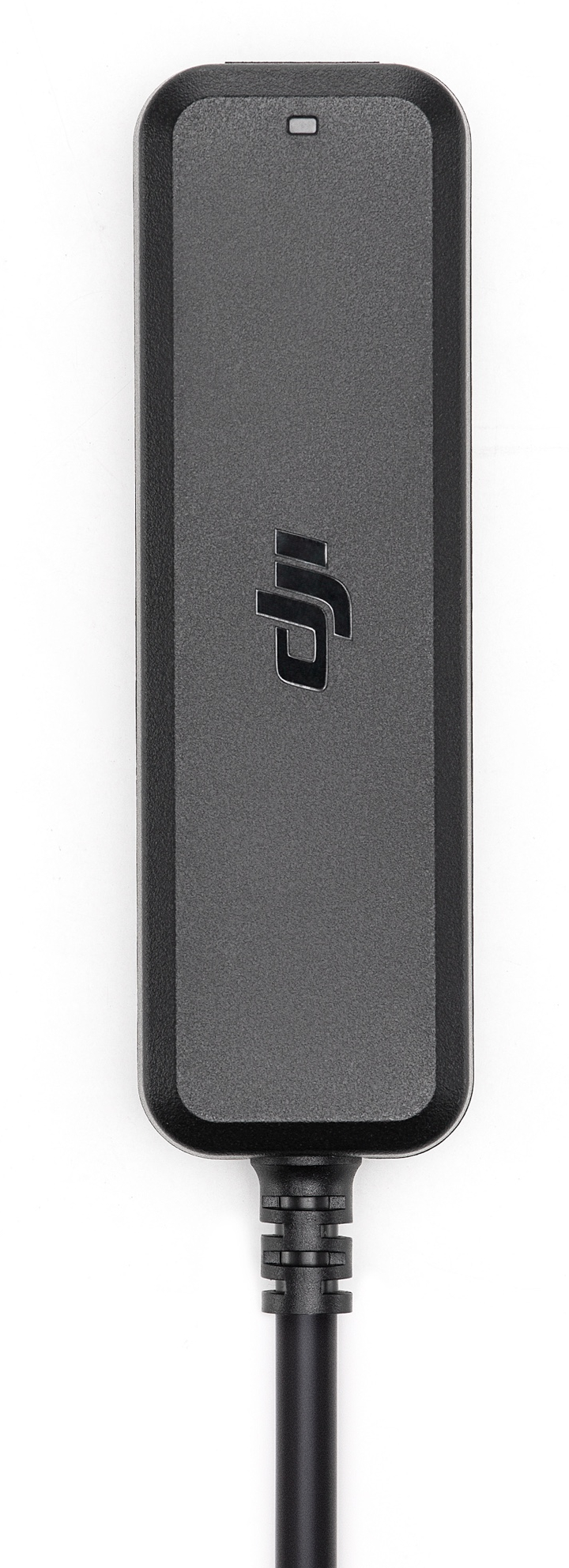 Czarne urządzenie DJI, prostokątne z małym światłem i kablem rozciągającym się w dół.